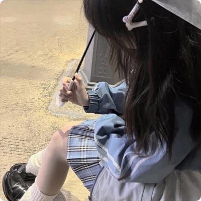 黄昏时分、牵着手